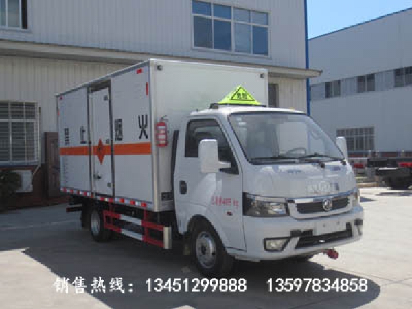 東風(fēng)途逸爆破器材運(yùn)輸車(chē)(藍(lán)牌)